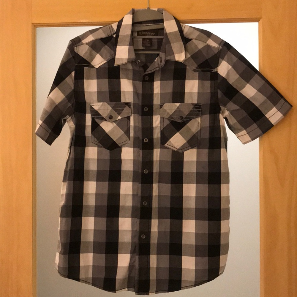 Short sleeve button up